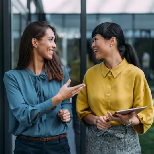 Sie befähigen weibliche Führungskräfte, sich für Leadership-Entwicklung und Wachstum zu vernetzen.